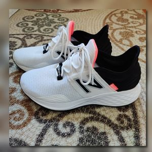 New Balance Fresh Foam Roav running shoes 8 women